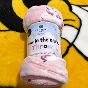Comfort Bay Pink Glow in the Dark Throw- unicorn